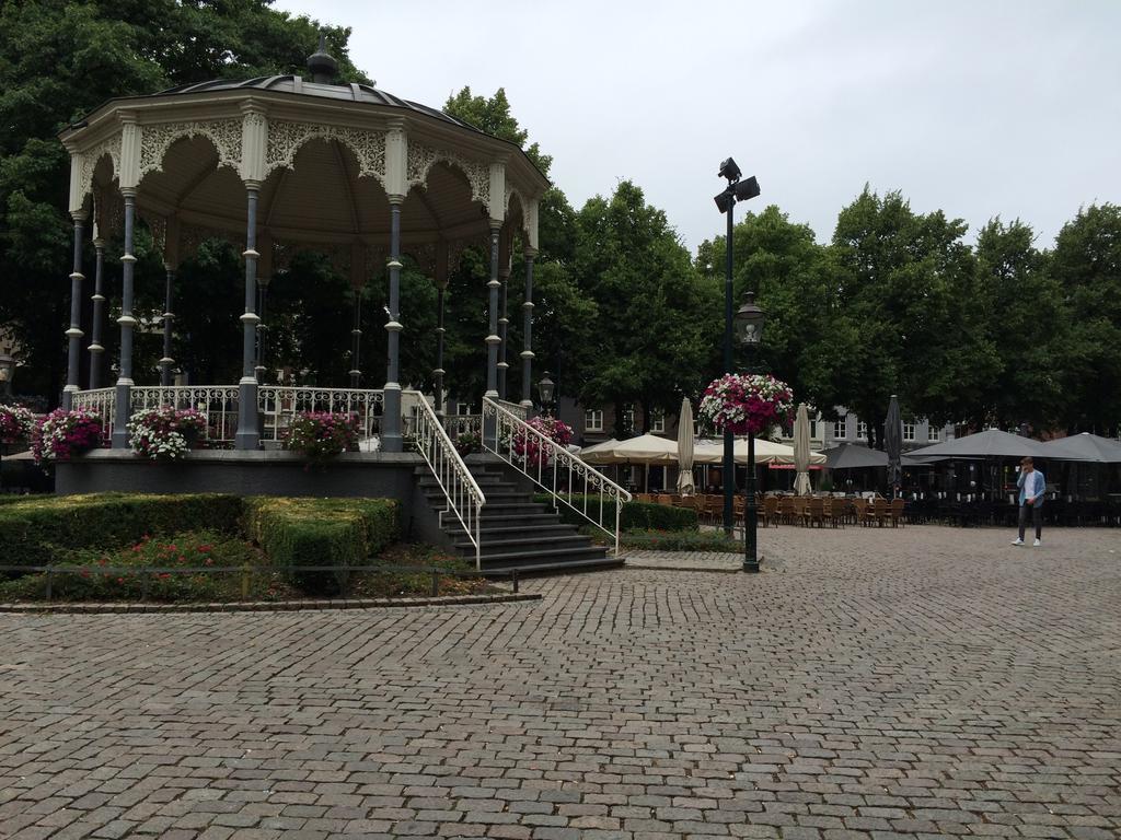 Hotel En Grand Cafe De Pauw Roermond Exterior photo